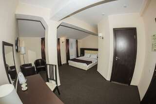 Гостиница Островский Казань Номер улучшенный с 1 двуспальной кроватью-3